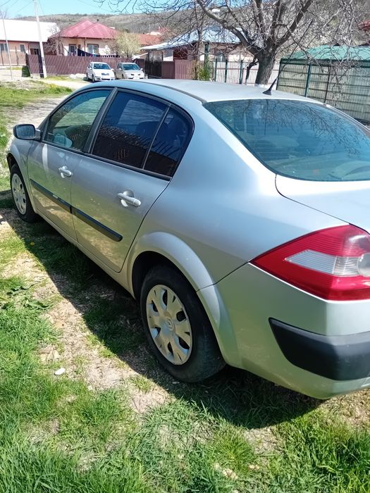 Vând sau dezmembrez renault megan 1.5 .2005