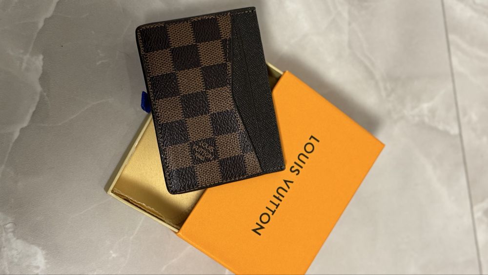 Портфейл, картхолдър в няколко цвята Louis Vuitton
