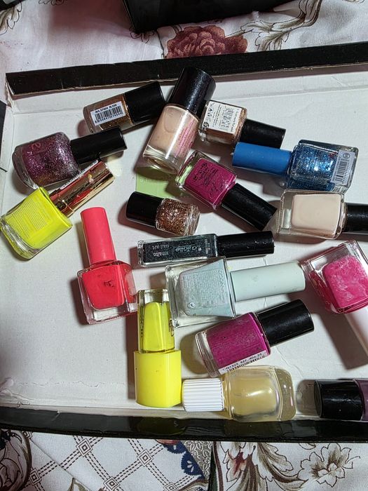 Gel unghi ..ojă gel colorate tot ce se vede in poze la 150