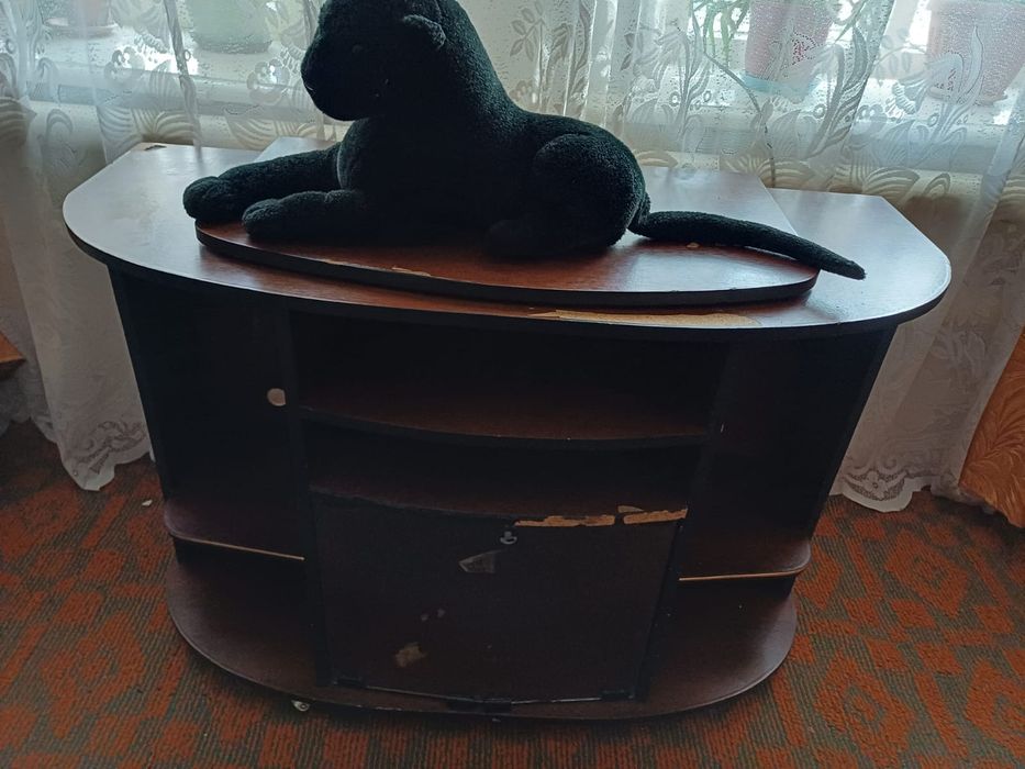 Тумбочка  под  телевизор