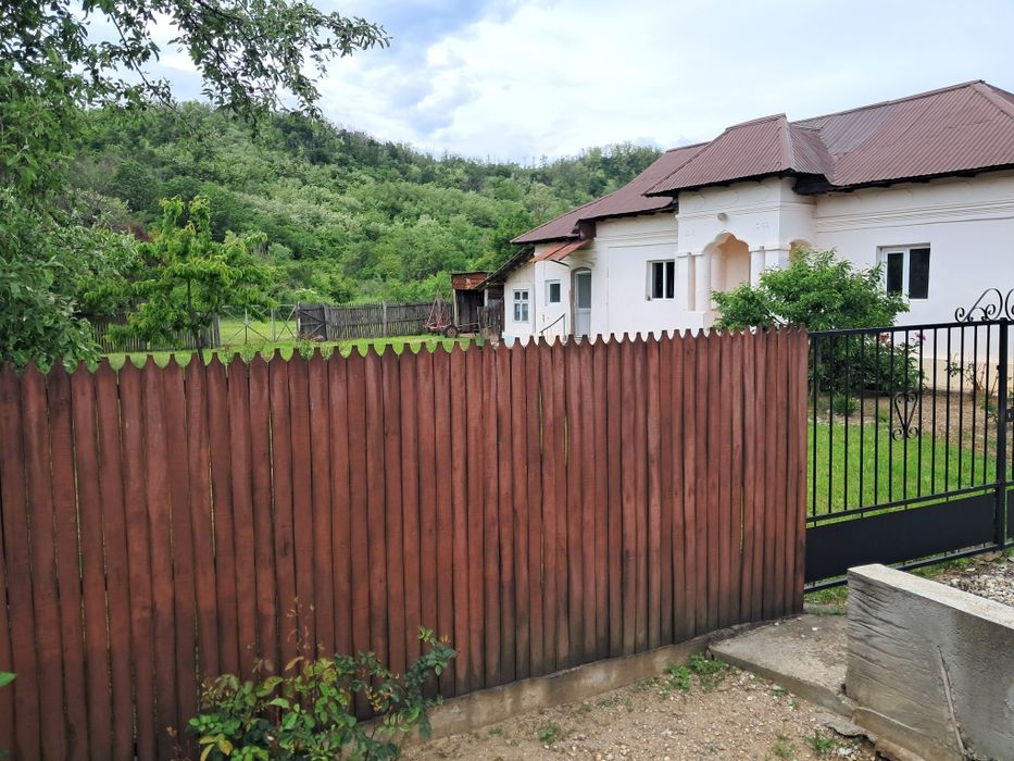 Se vinde CASA SI TEREN