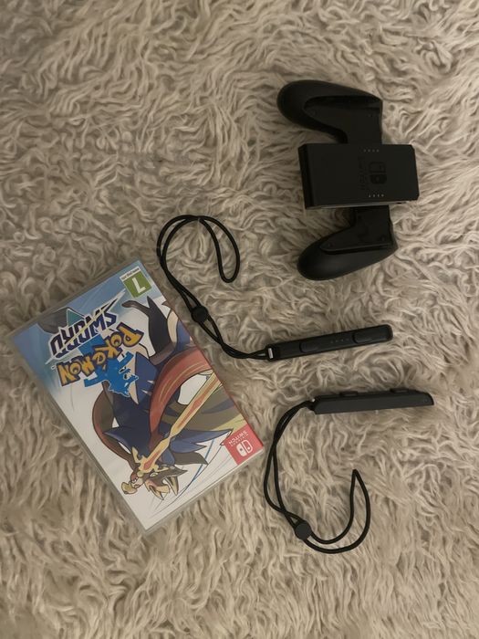 Nintendo Switch 1 + joc Pokemon Sword