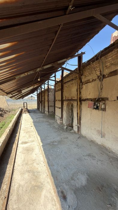 Гишт заводи ва офис под расшивка гишт заводи сотилади, нархи келишилад