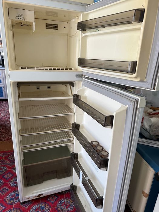 Продается холодильник 2 шт нужен ремонт