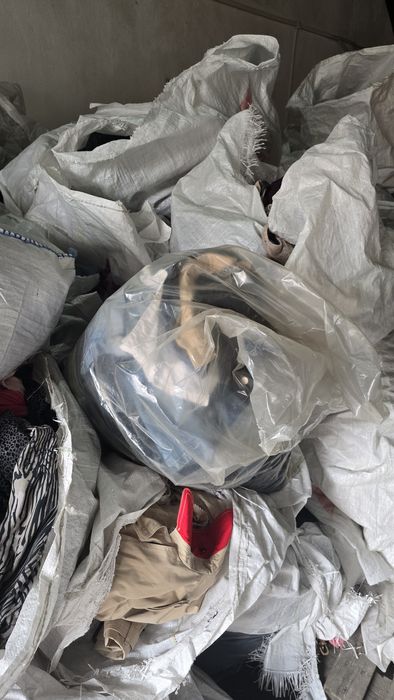 Продавам дрехи втора употреба