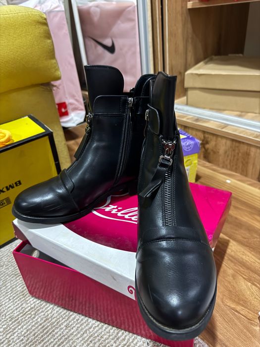 Женские сапожки с замком