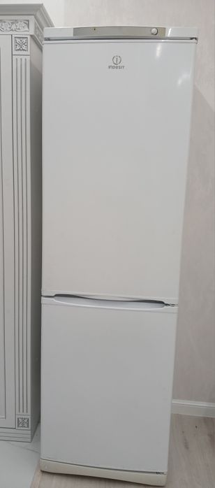 Продам холодильник Indesit
