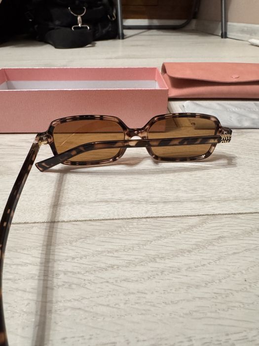 Слънчеви очила на Miu Miu