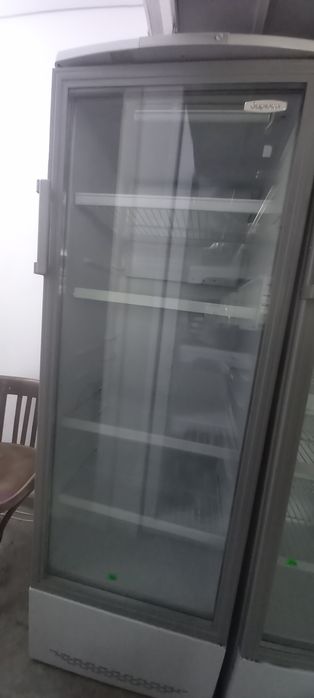 Продам витринный холодильник, холодильный шкаф.