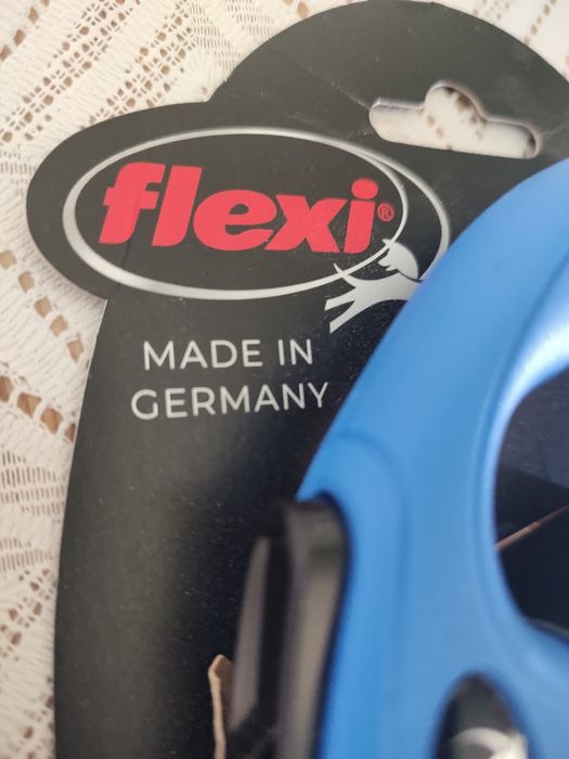 LESĂ  Retractabilă  3 m pentru câini  pisici animale.Made in  Germania.Noua, sigilată.