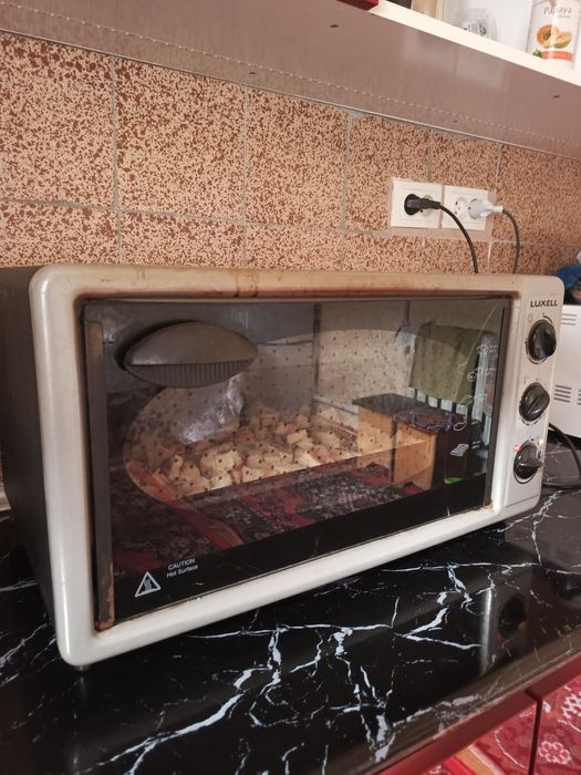 Luxell  Mikrovolnaya pech