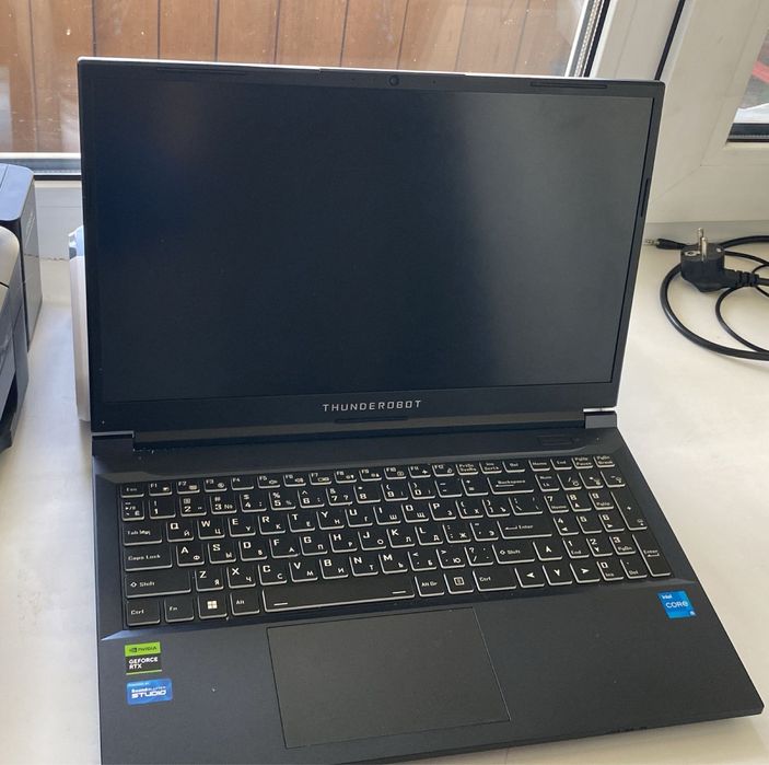 Ноутбук, принтер и ламинатор