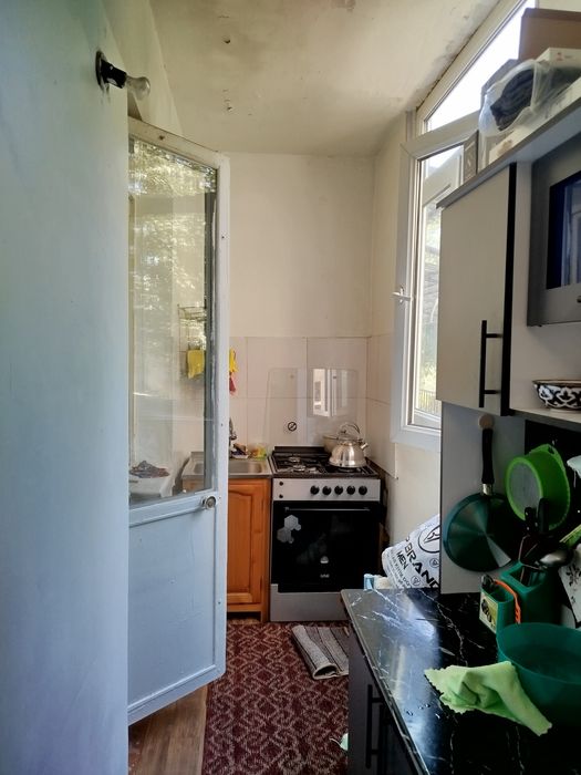 Продается однокомнатная квартира переделано двухкомнатный,.