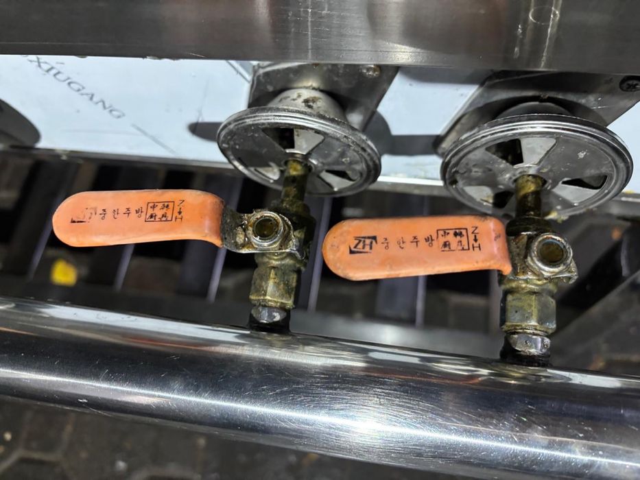 Продам газовую плиту