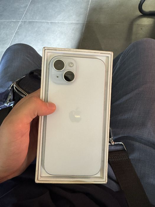 Iphone 15 blue.