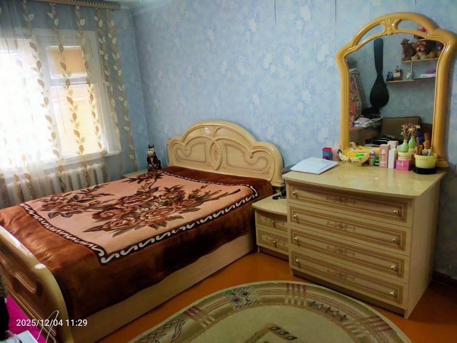 Продается спальный гарнитур