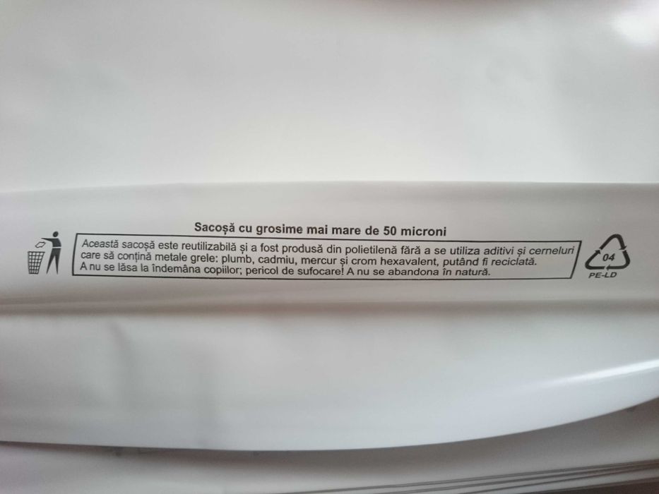 Pungi-sacose albe reciclabile-reutilizabile conform legislatiei.