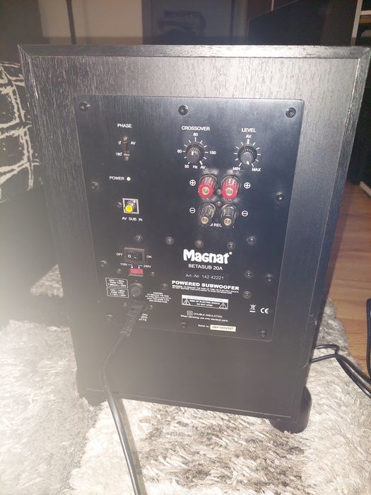 Субуфер  Magnat  и колони Magnat