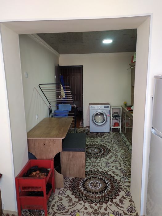 Продается квартира 3 комнатные со всеми удобствами Чирчик 1 микр