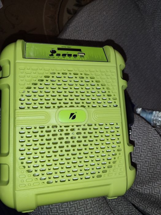 Безжична тонколонка с микрофон