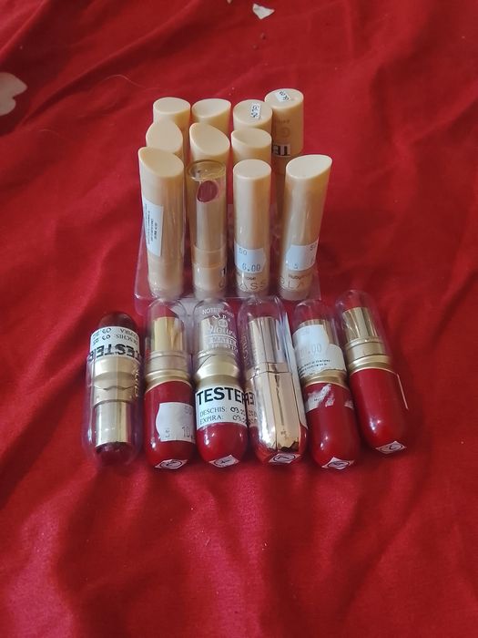 Rujuri ptr fete noi sigilate 40 lei toate