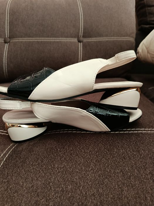 Vând sandale damă casual