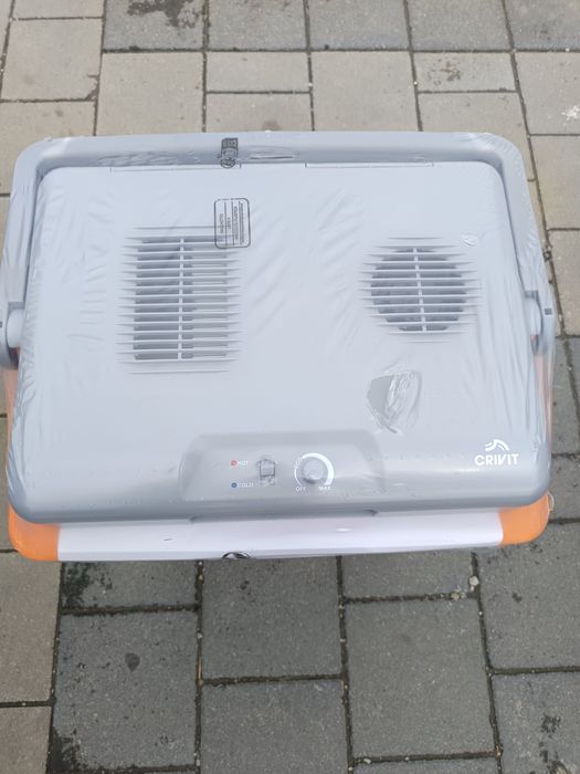 електрическа хладилна кутия на 12V и 220V 75€