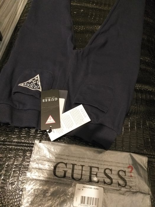 Детско спортно долнище Guess 130см., дънки Guess, детска блуза Guess