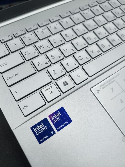 Asus Zenbook 14 OLED Intel core Ultra 9 32GB | 1 TB | 3K 120Hz OLED