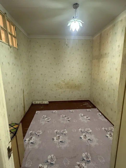 2/2/4. Сергели 2. Дом - бывшее общежитие. Квартира 36 м². Метро - 400м