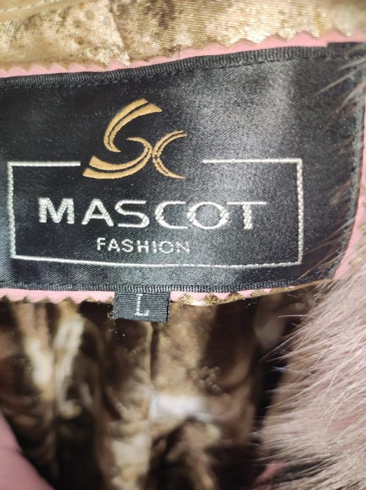 Кожаная куртка с меховым воротником