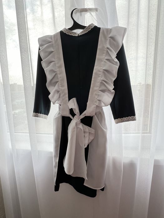 Фартук белый и платье для девушки