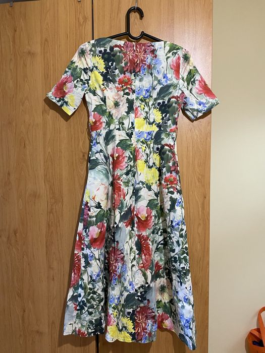 Zara рокля,на цветя или бяла