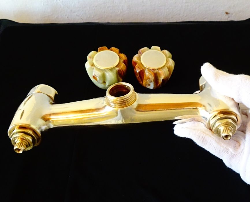 Италиански бронзов смесител с оникс.