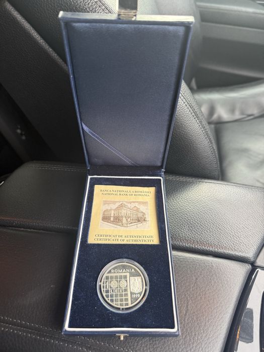 Monedă argint 100 lei 1998 PROOF – Turnul Eiffel în minge de fotbal – tiraj 5000, cu cutie
