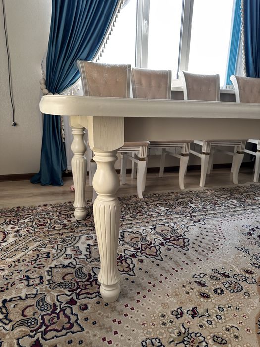 Проодам стол со стульями для зала