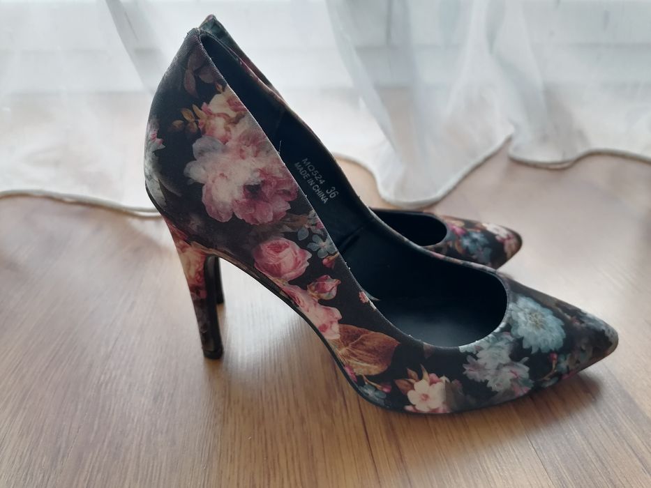 Pantofi cu toc, Reserved