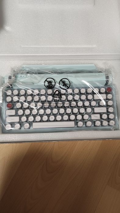 Нова ретро клавиатура Qwerkywriter S,