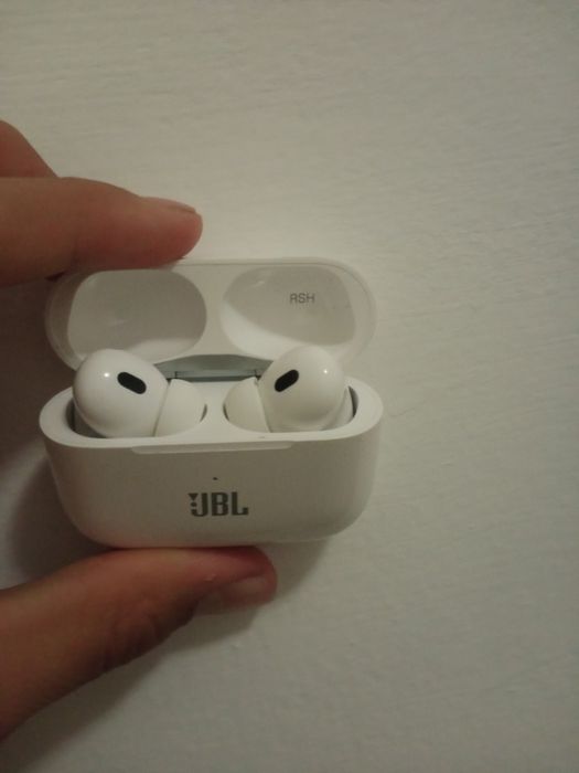 Наушники AirPods