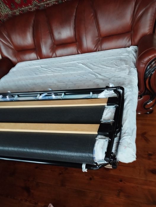 Белорусский кожаный диван