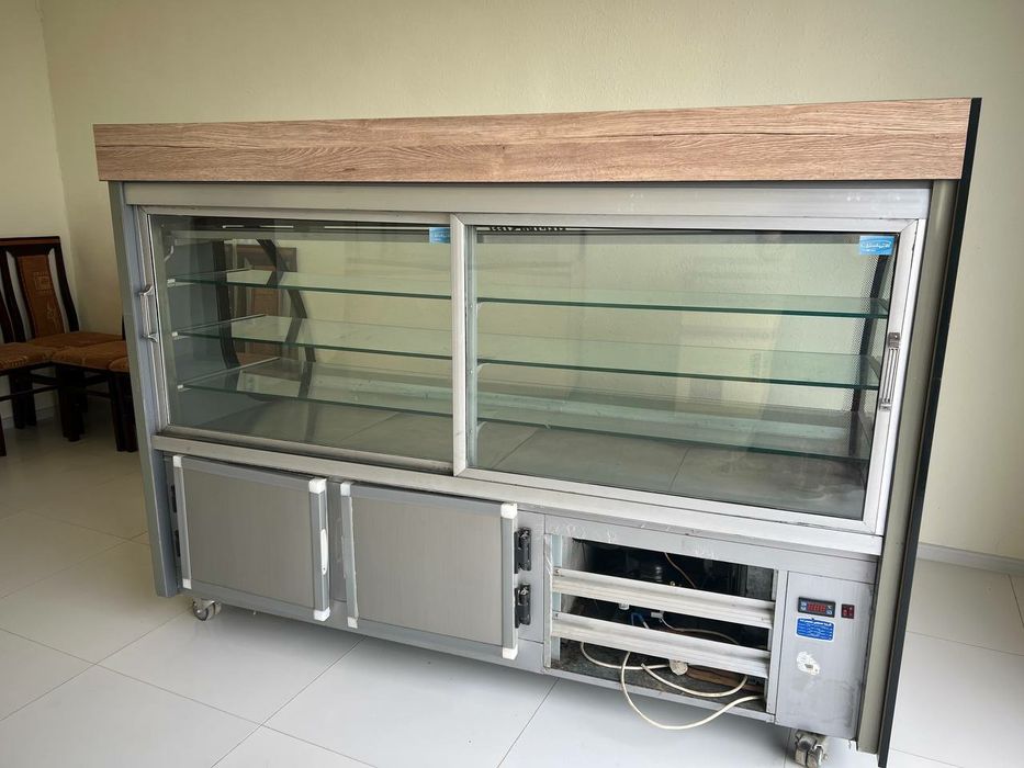 Холодильник витрина