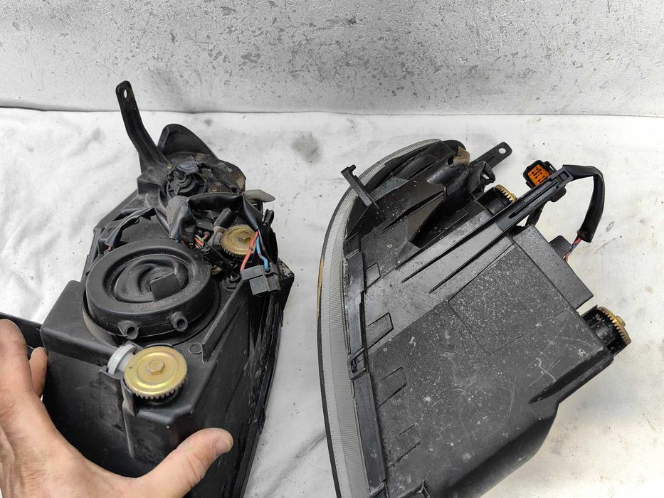 Оригинални фарове Мазда 2  Mazda 2