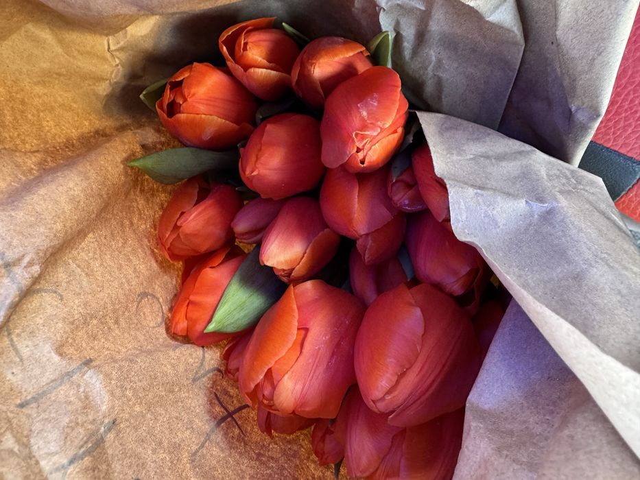 Тюльпаны ,  букеты из тюльпанов