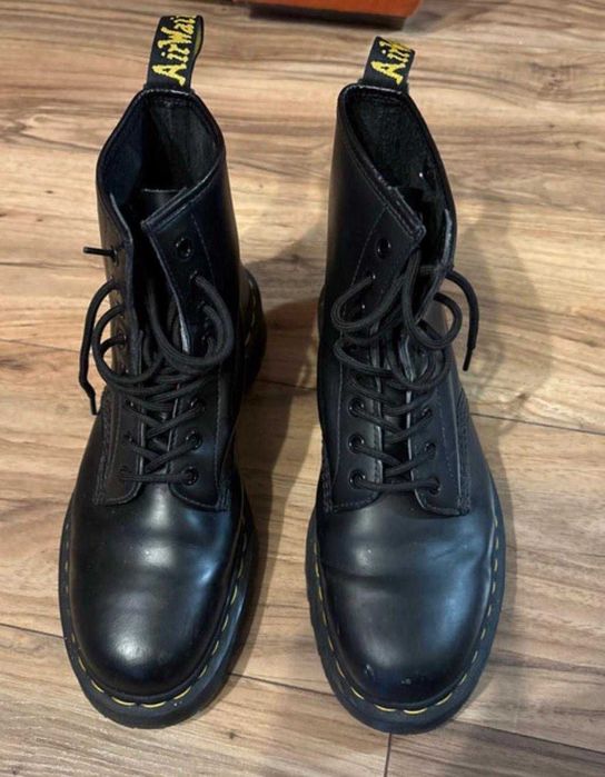 Ghete Dr. Martens nr. 43 – aproape noi, stare excelentă