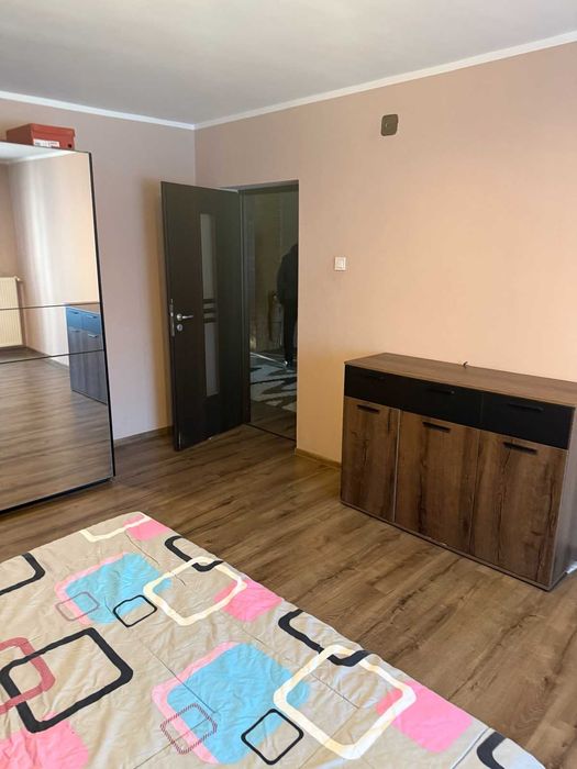 Inchiriez Aprtament 4 Camere Zona Bradet