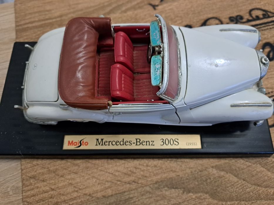 Machete masini Mercedes si Bugatti