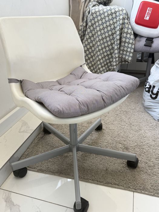 2 стула Икея для офиса, дома , салона .