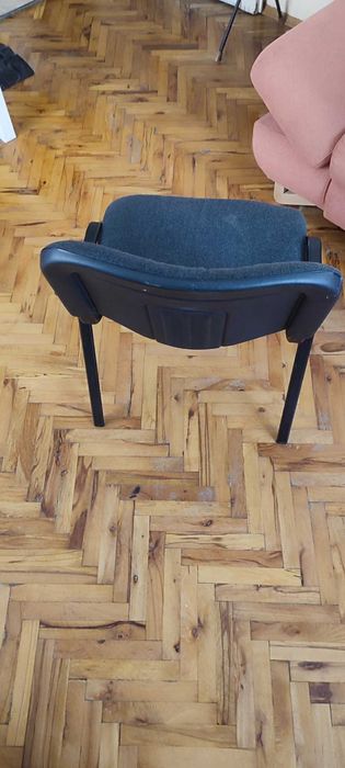 Продавам 3 запазени и удобни потребителски офис стола