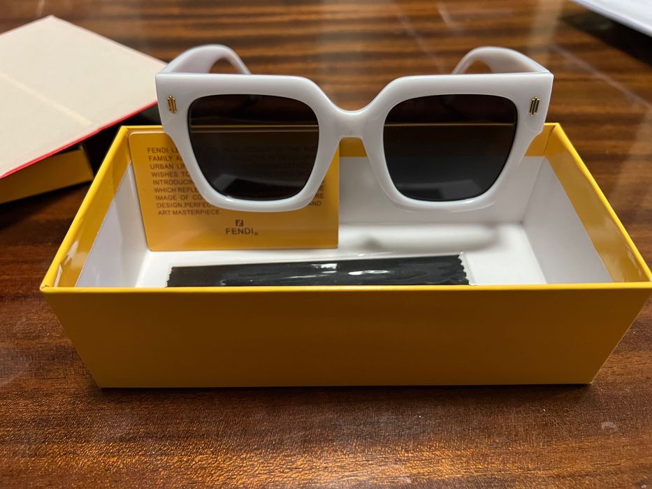 Дамски бели очила - чисто нови