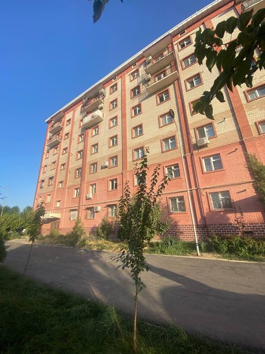 3 хонали Евроремонт уй 2 этажда (3/2/7)  Сотилади, Янгийул ш. Массив